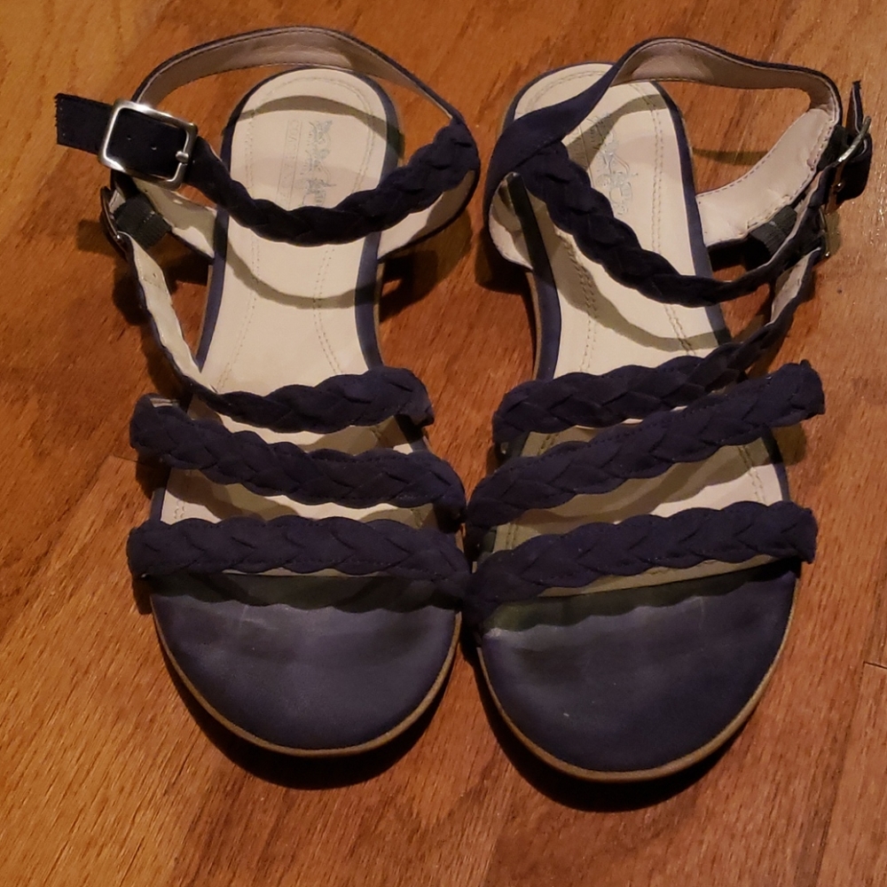 Navy‎ sandals
